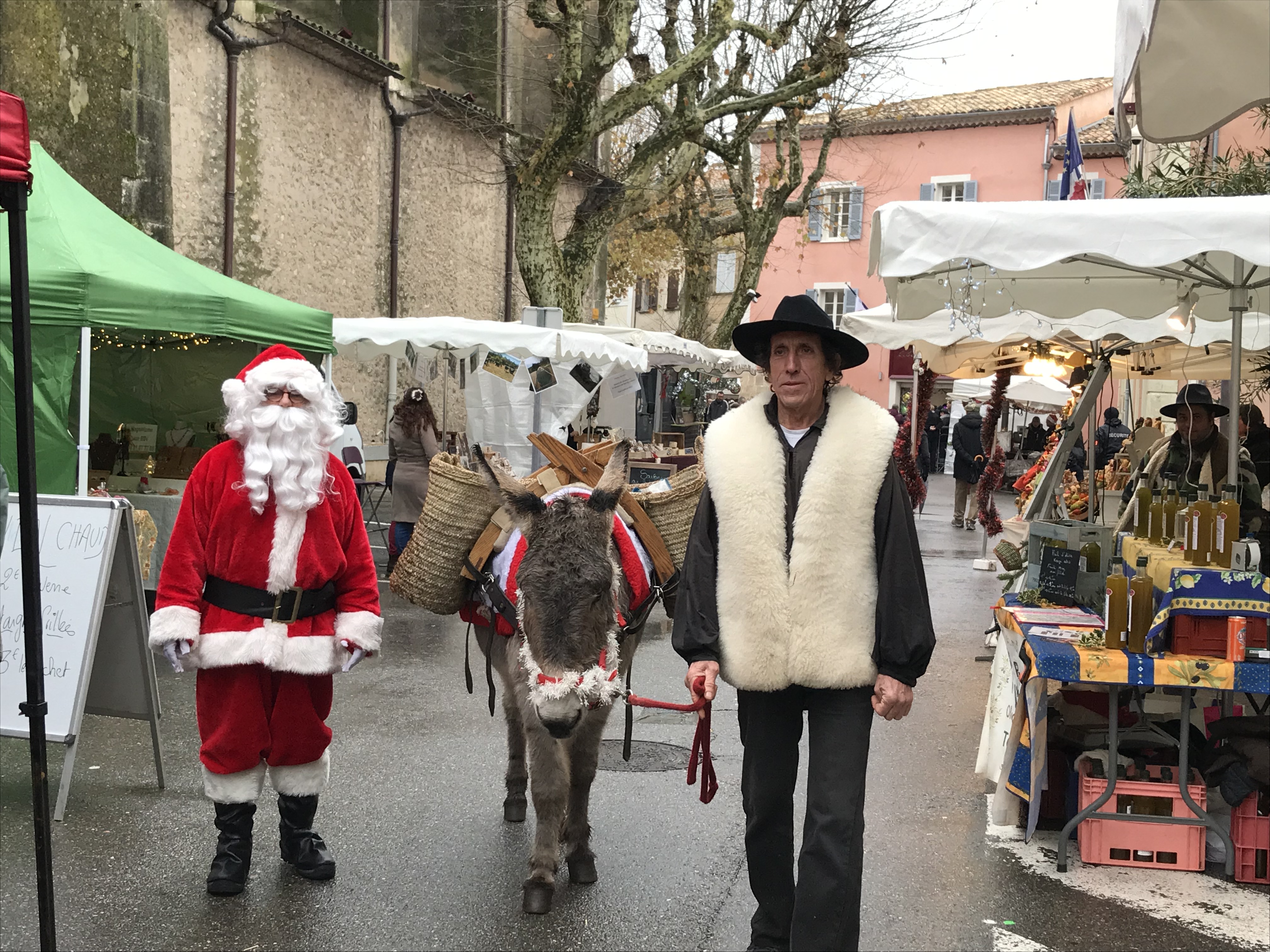 Nous accompagnerons le Père Noël sur le marché de Garéoult